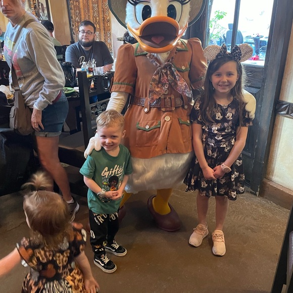 Minnie Mouse Skirt Set - Disney set - Disney World Outfit- Animal Kingdom Outfit - Picture 3 of 4